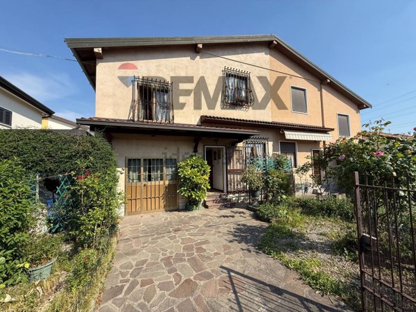 casa indipendente in vendita a Brescia in zona Villaggio Prealpino