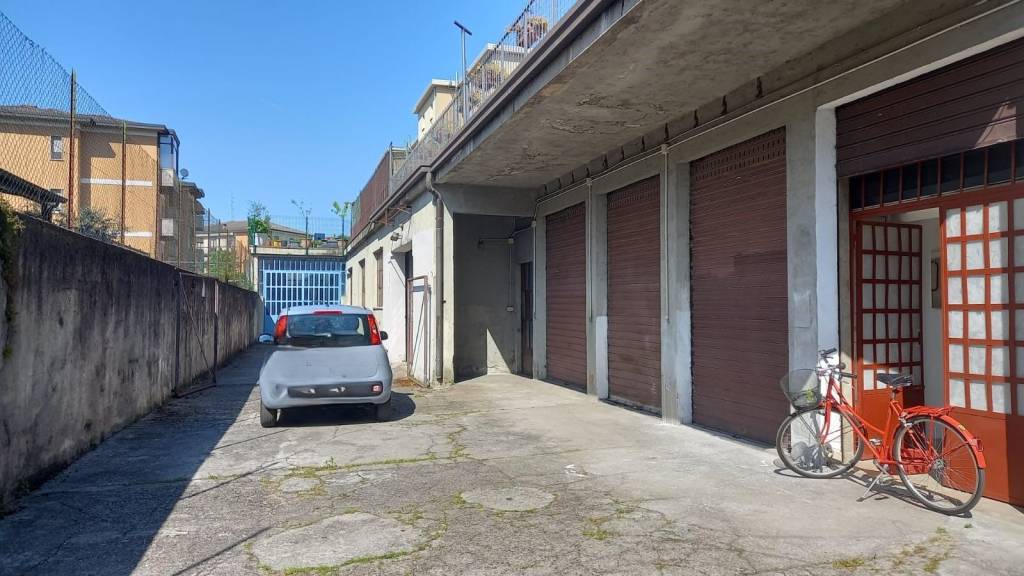 locale commerciale in vendita a Brescia in zona Chiusure