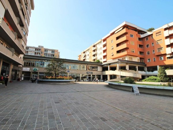 negozio in vendita a Brescia in zona Volta