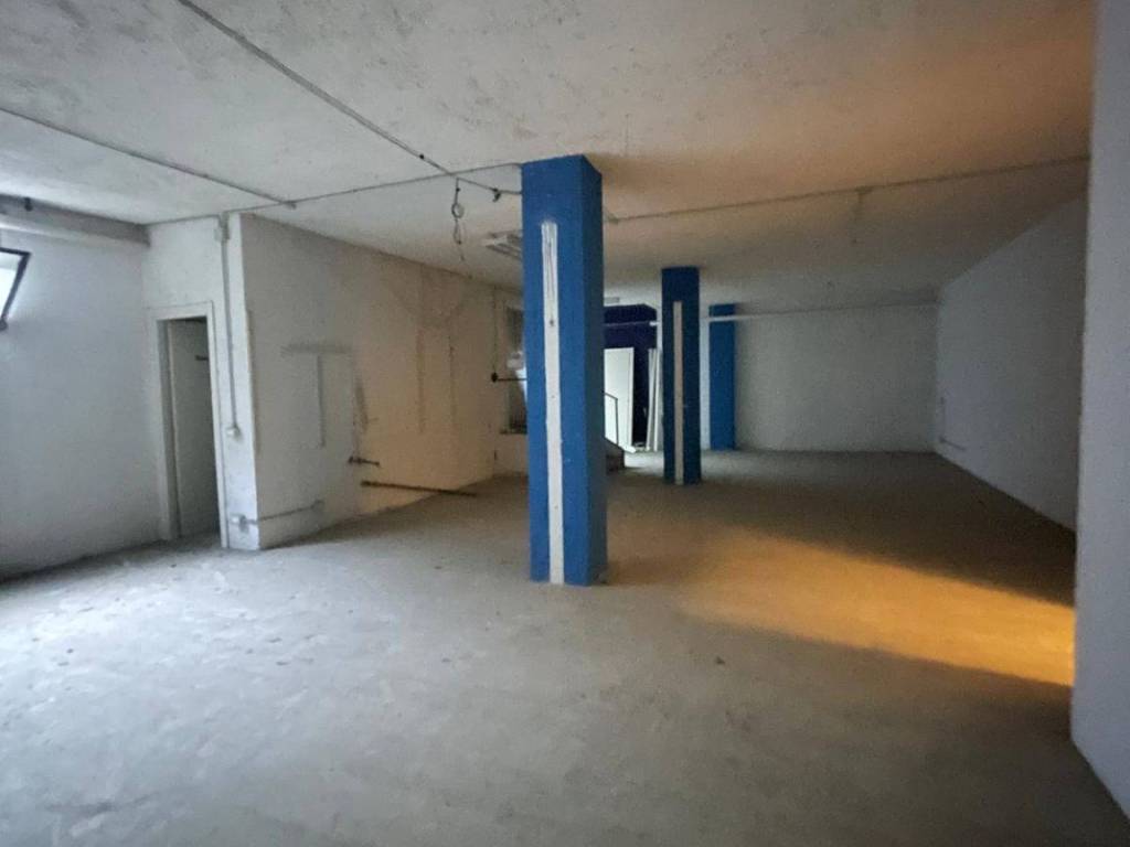 locale di sgombero in vendita a Brescia in zona Volta