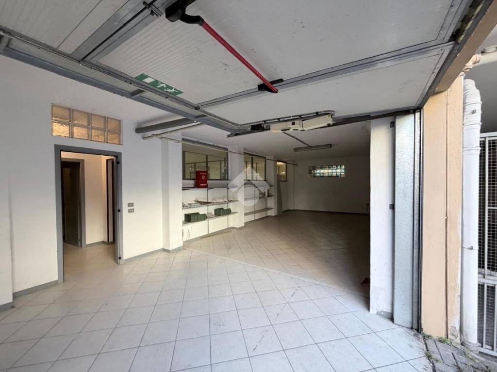 locale commerciale in vendita a Brescia in zona Borgo Trento