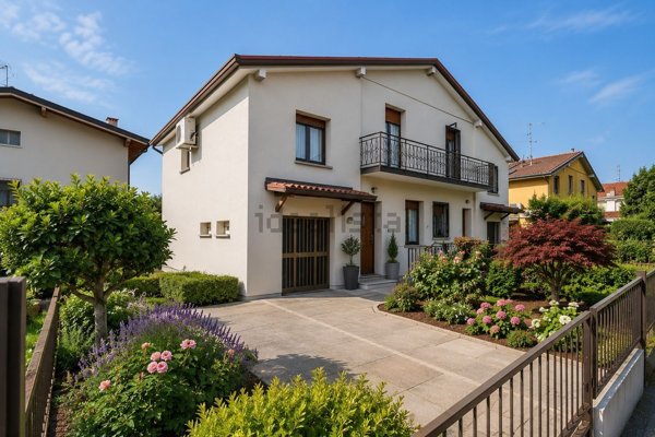 casa indipendente in vendita a Brescia in zona Villaggio Prealpino