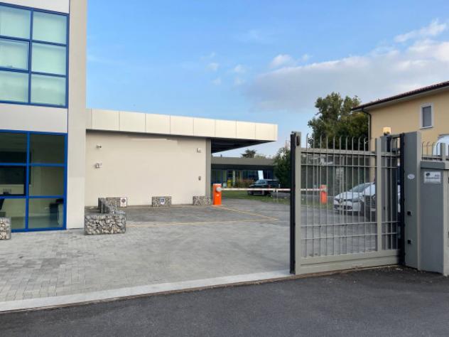 locale commerciale in vendita a Brescia