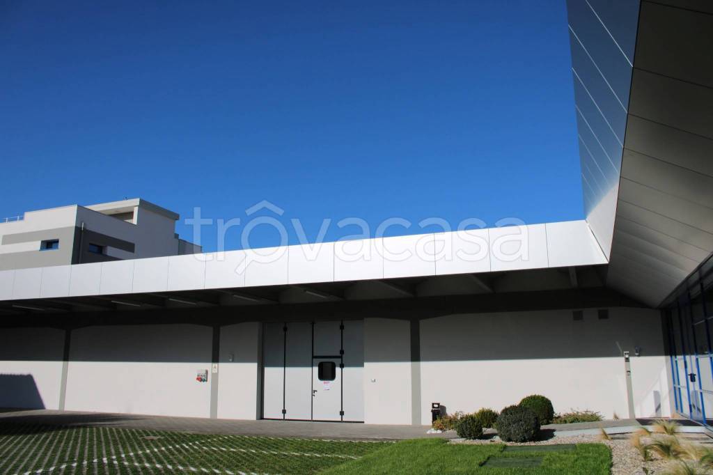 locale commerciale in vendita a Brescia