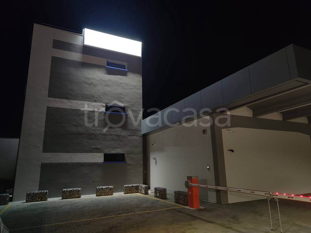 locale commerciale in vendita a Brescia