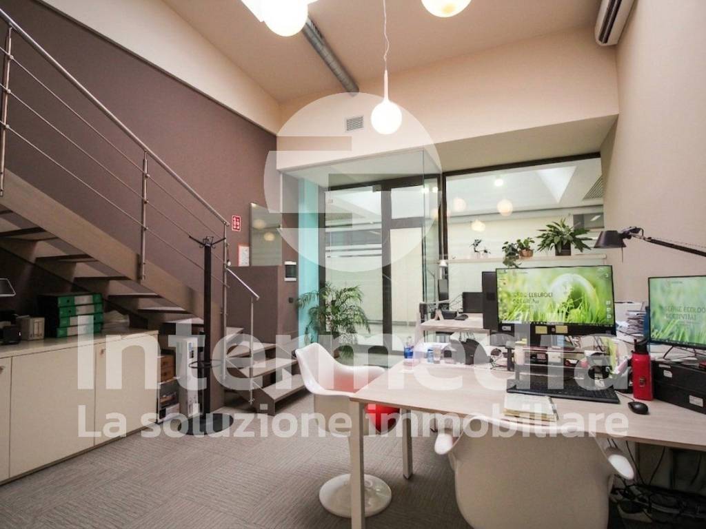 ufficio in vendita a Brescia in zona Volta