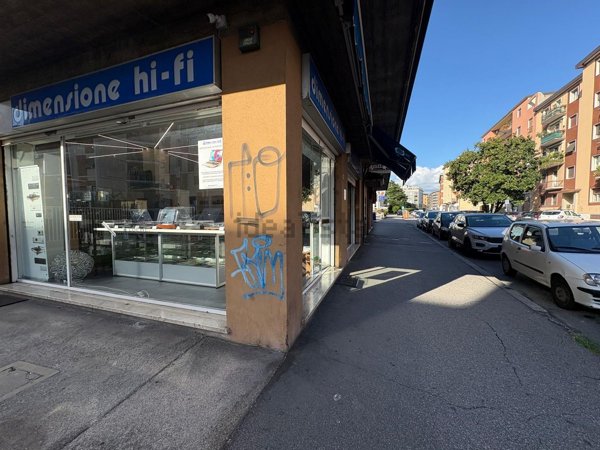 locale commerciale in vendita a Brescia in zona Don Bosco