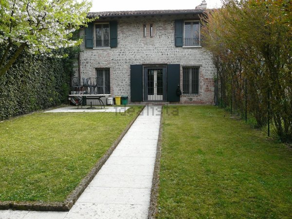 casa indipendente in vendita a Brescia in zona Villaggio Badia