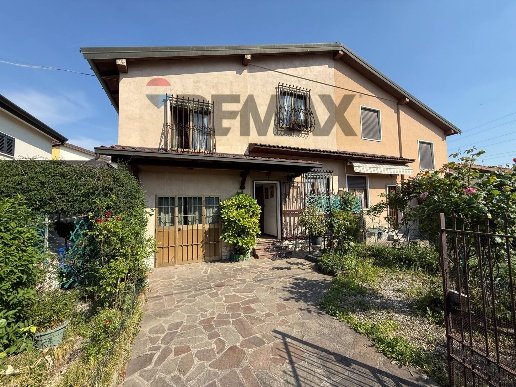 casa indipendente in vendita a Brescia in zona Villaggio Prealpino
