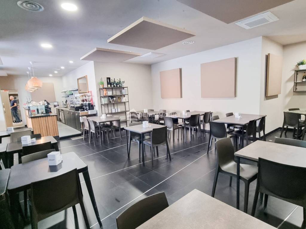negozio in vendita a Brescia in zona Volta