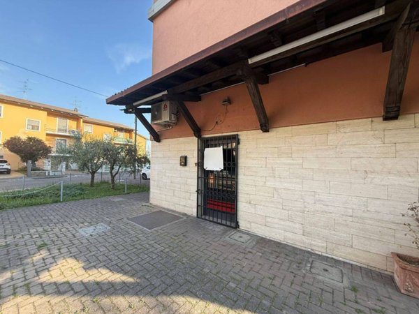 negozio in vendita a Brescia in zona Volta
