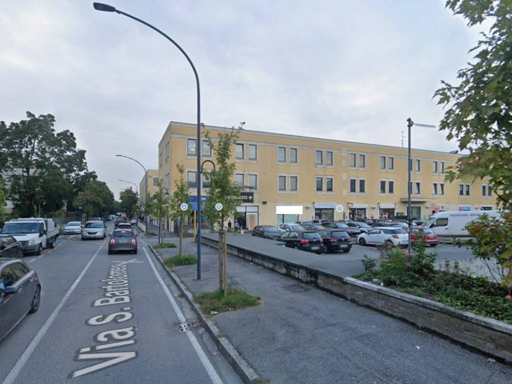 negozio in vendita a Brescia in zona Crocifissa di Rosa