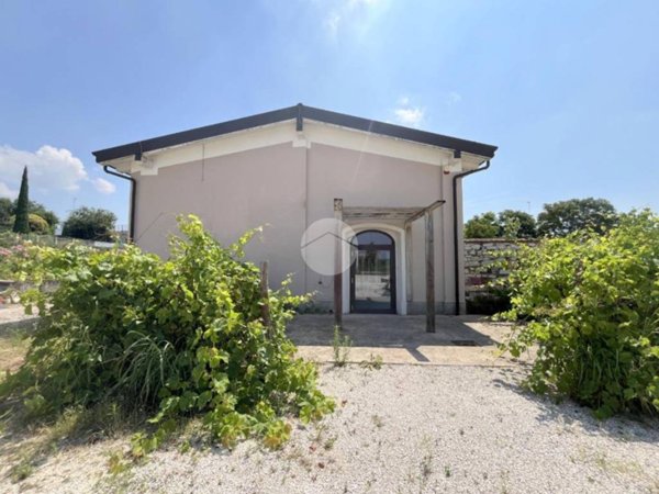 negozio in vendita a Brescia in zona Volta