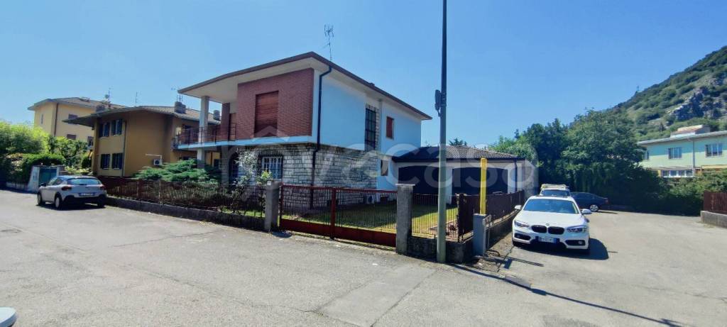 casa indipendente in vendita a Brescia in zona Sant'Eufemia