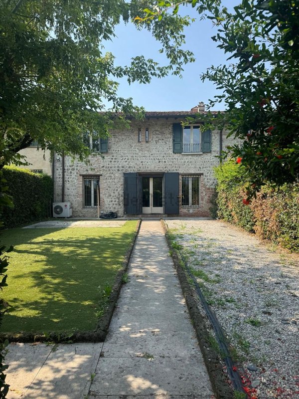 casa indipendente in vendita a Brescia in zona Villaggio Badia