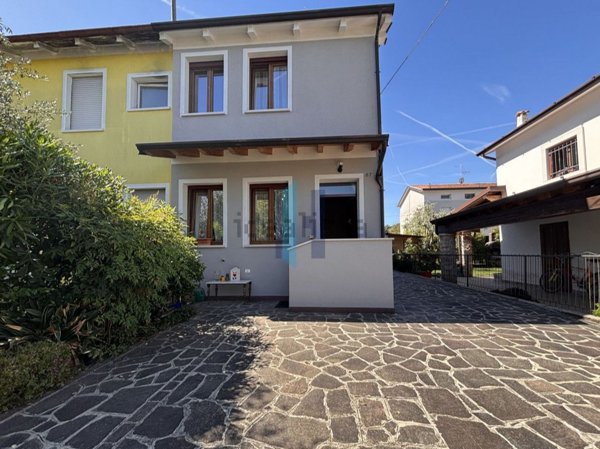 casa indipendente in vendita a Brescia in zona Villaggio Badia