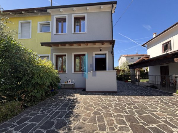 casa indipendente in vendita a Brescia in zona Villaggio Badia