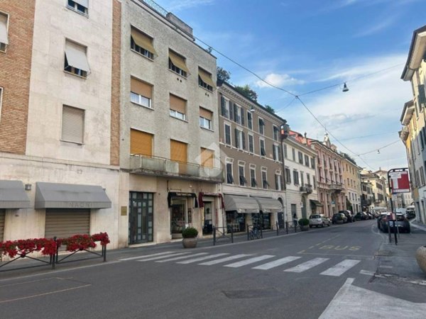 negozio in vendita a Brescia in zona Centro Storico
