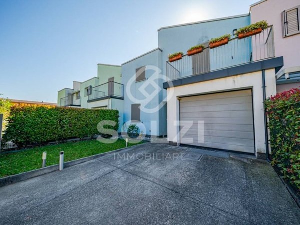 casa indipendente in vendita a Brescia in zona Villaggio Badia