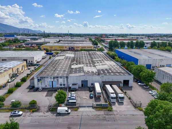 capannone in vendita a Brescia in zona Fornaci