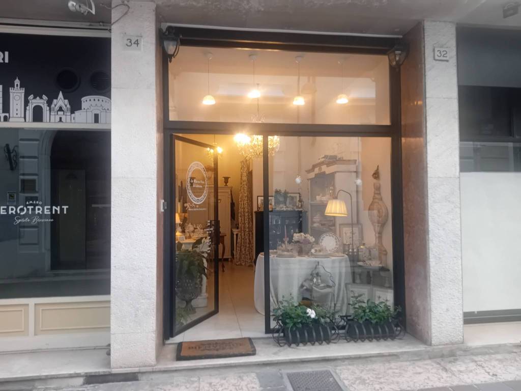 negozio in vendita a Brescia in zona Centro Storico