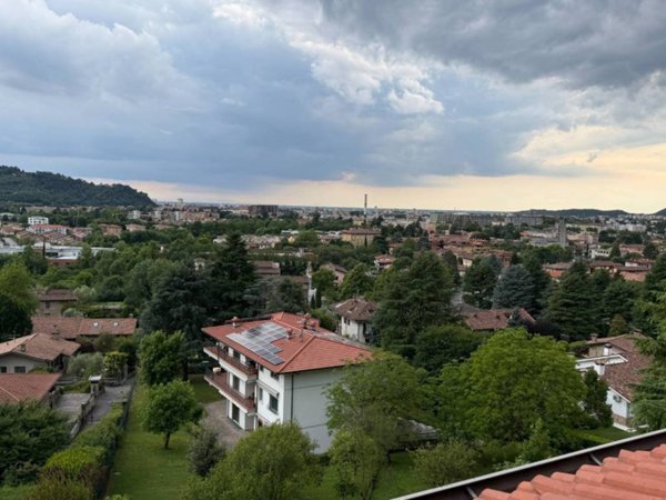 casa indipendente in vendita a Brescia in zona Mompiano