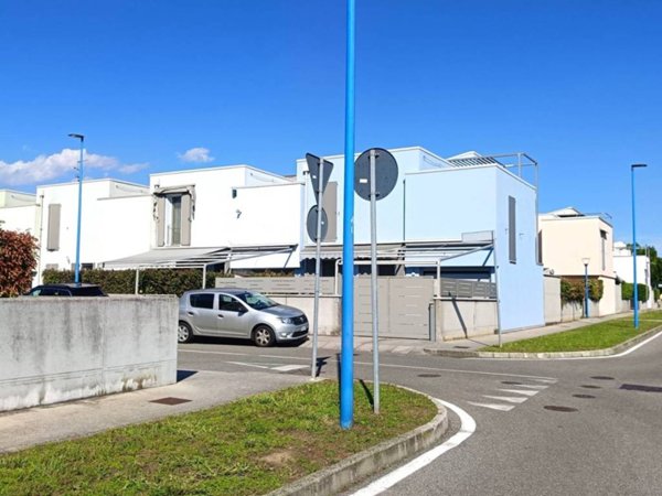 casa indipendente in vendita a Brescia in zona Villaggio Badia
