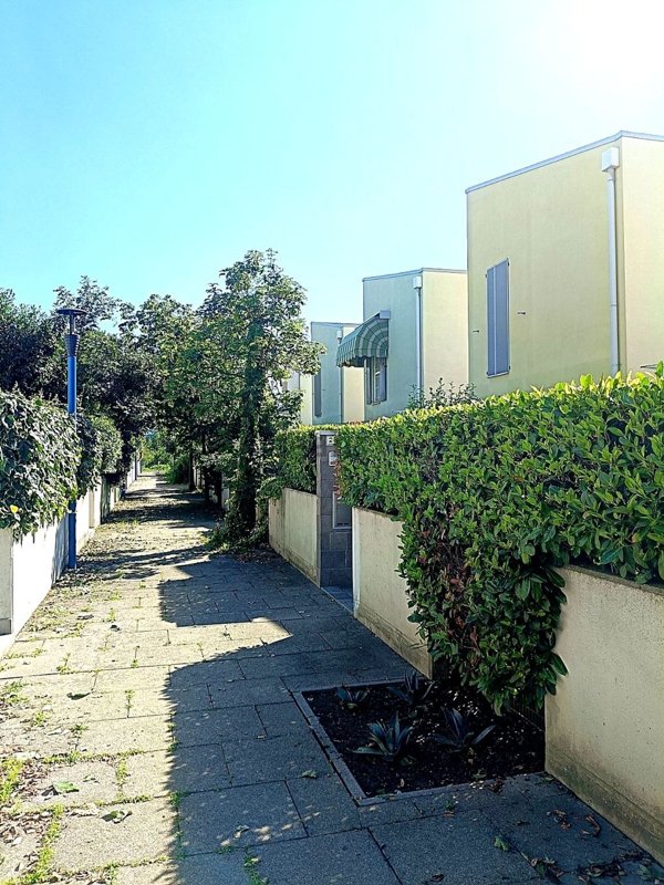casa indipendente in vendita a Brescia in zona Villaggio Violino