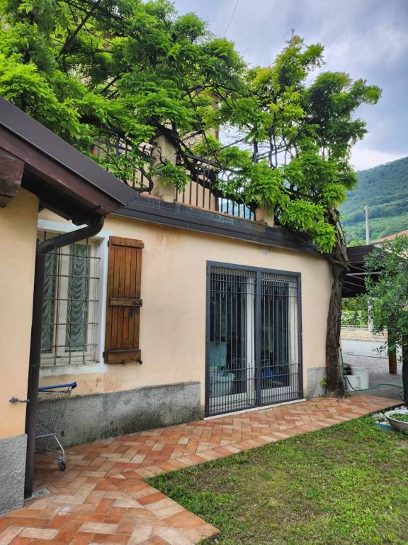 casa indipendente in vendita a Brescia in zona Caionvico