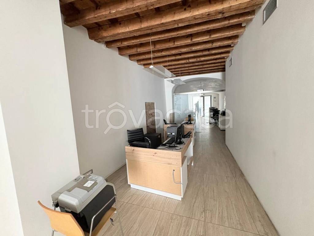 negozio in vendita a Brescia in zona Centro Storico