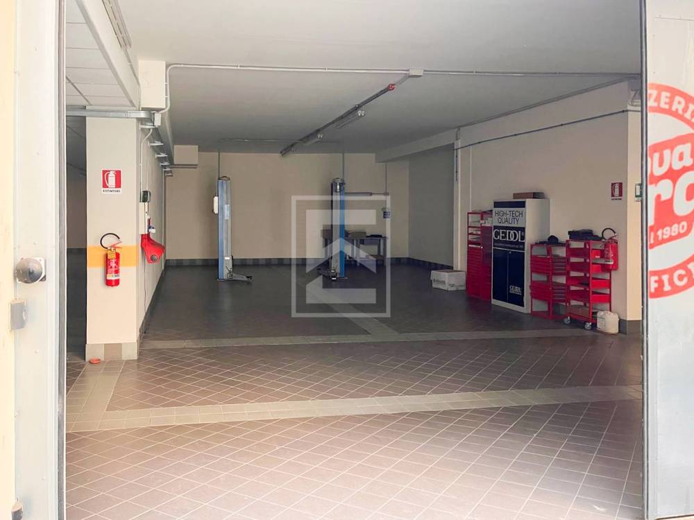 locale commerciale in vendita a Brescia in zona Borgo Trento
