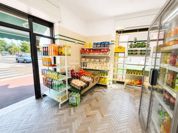 negozio in vendita a Brescia in zona Quartiere Primo Maggio
