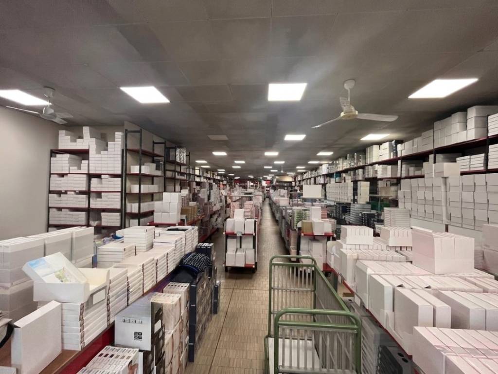 negozio in vendita a Brescia in zona Volta