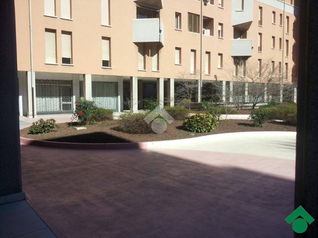 negozio in vendita a Brescia in zona Volta