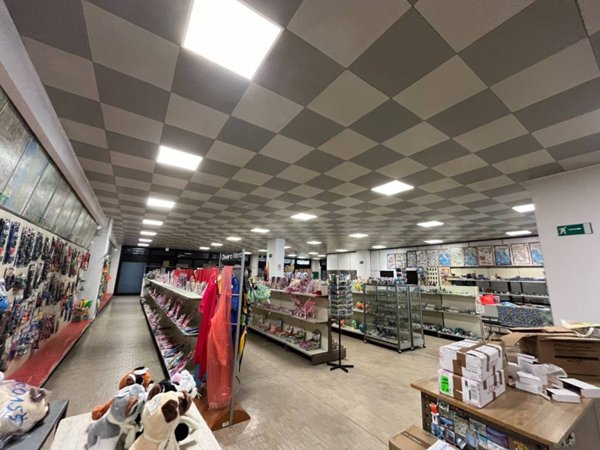 locale commerciale in vendita a Brescia in zona Volta