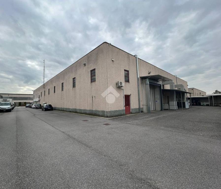 locale commerciale in vendita a Brescia in zona Chiesa Nuova