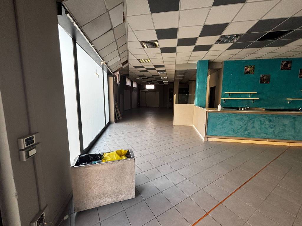 negozio in vendita a Brescia in zona Volta