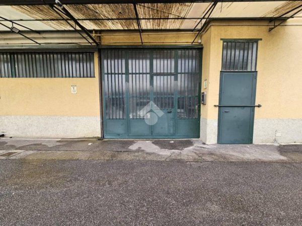 locale commerciale in vendita a Brescia in zona Don Bosco