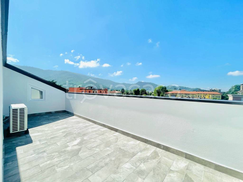 appartamento in vendita a Brescia in zona Mompiano