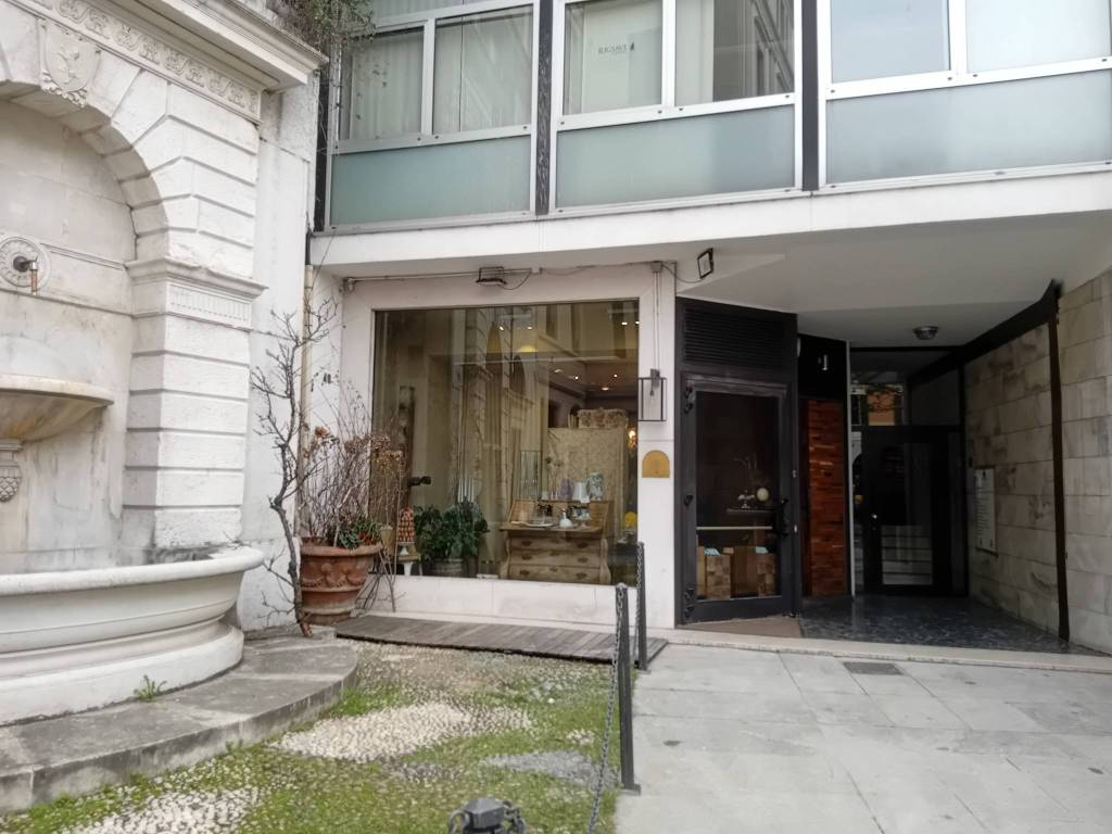 negozio in vendita a Brescia in zona Centro Storico
