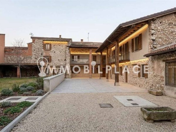 casa indipendente in vendita a Brescia in zona Caionvico