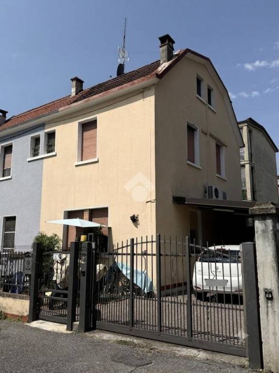 casa indipendente in vendita a Brescia in zona Quartiere Primo Maggio