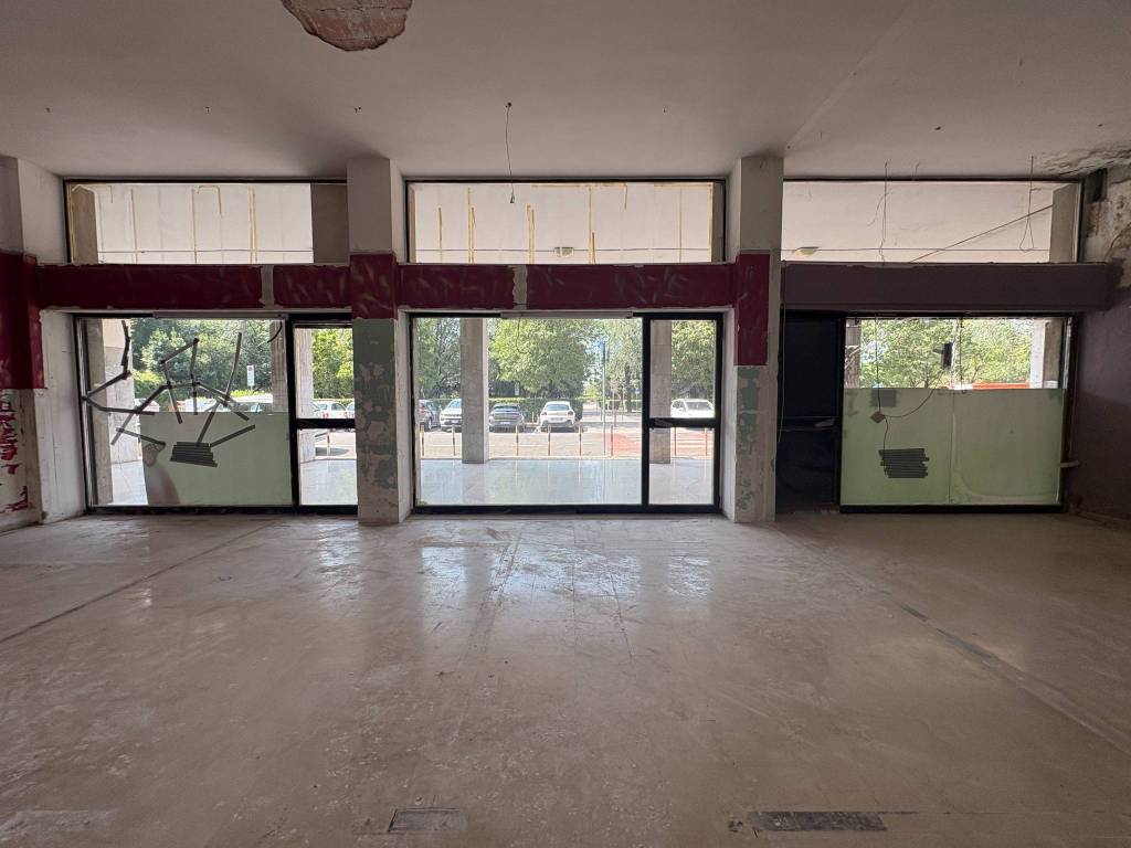 negozio in vendita a Brescia in zona Volta
