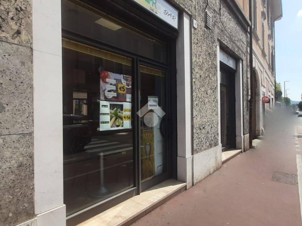 negozio in vendita a Brescia in zona Quartiere Primo Maggio