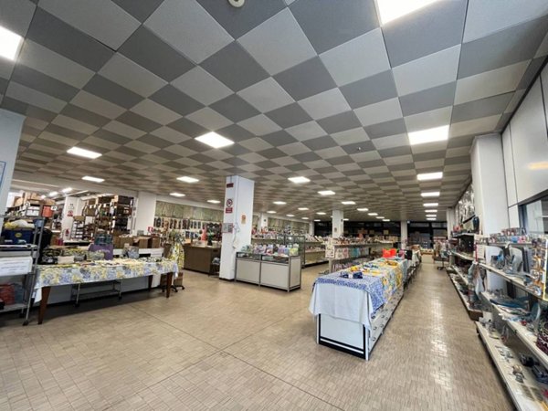 locale commerciale in vendita a Brescia in zona Volta