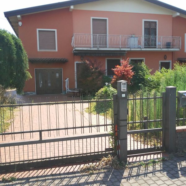 casa indipendente in vendita a Brescia in zona Villaggio Sereno
