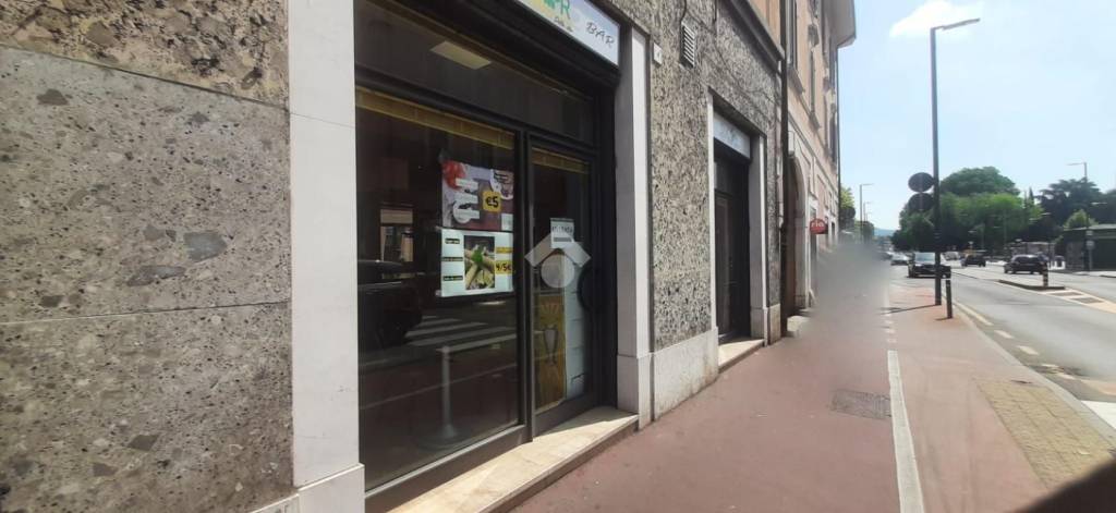 negozio in vendita a Brescia in zona Fiumicello