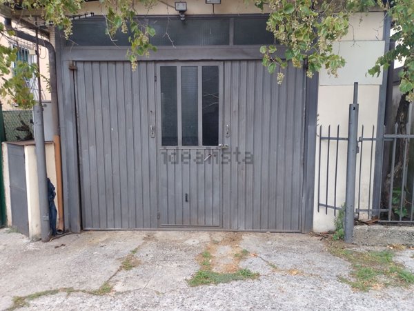 locale di sgombero in vendita a Brescia in zona Urago/Mella