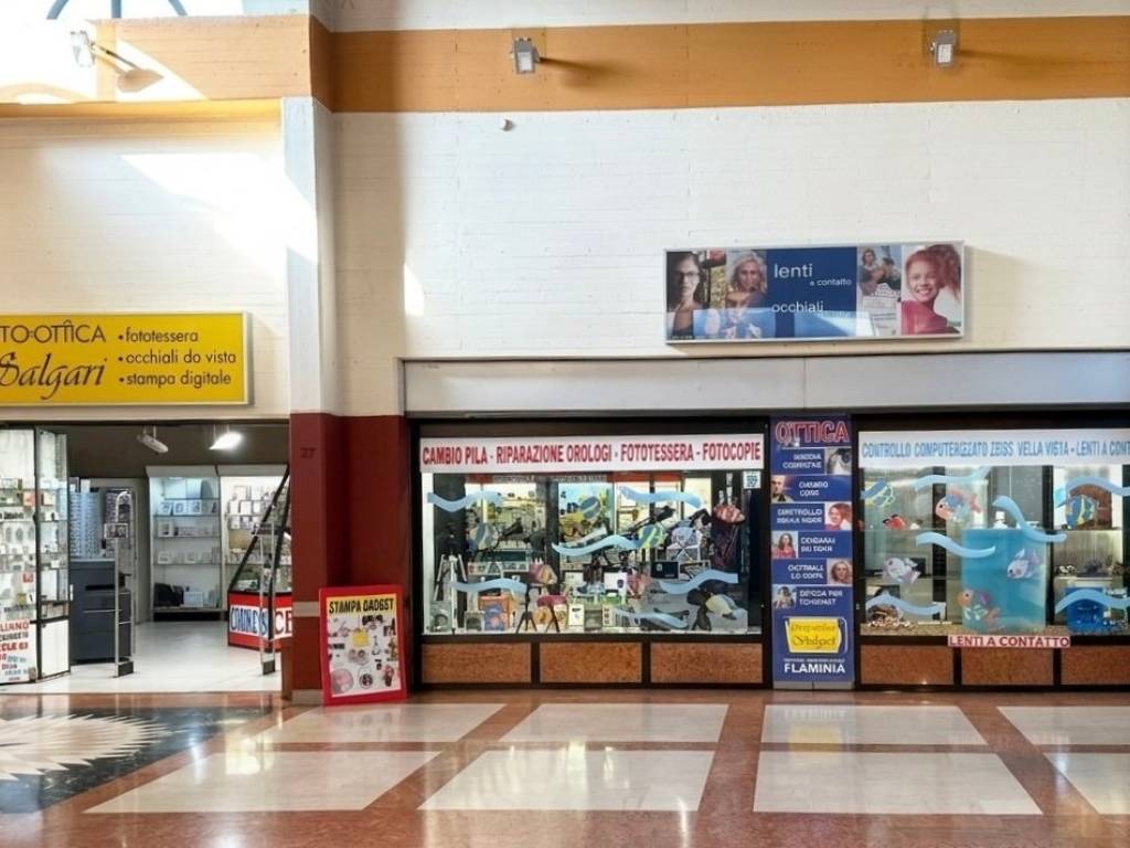 negozio in vendita a Brescia in zona Volta