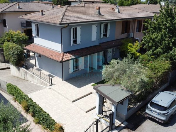 casa indipendente in vendita a Brescia in zona Volta